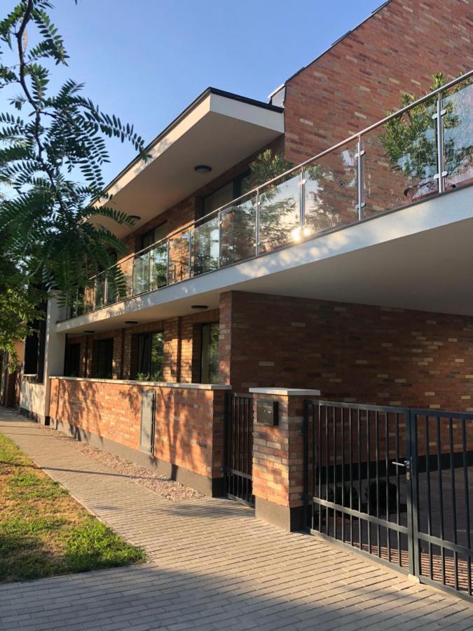 Castellum Apartmanhaz Gyula Exterior photo