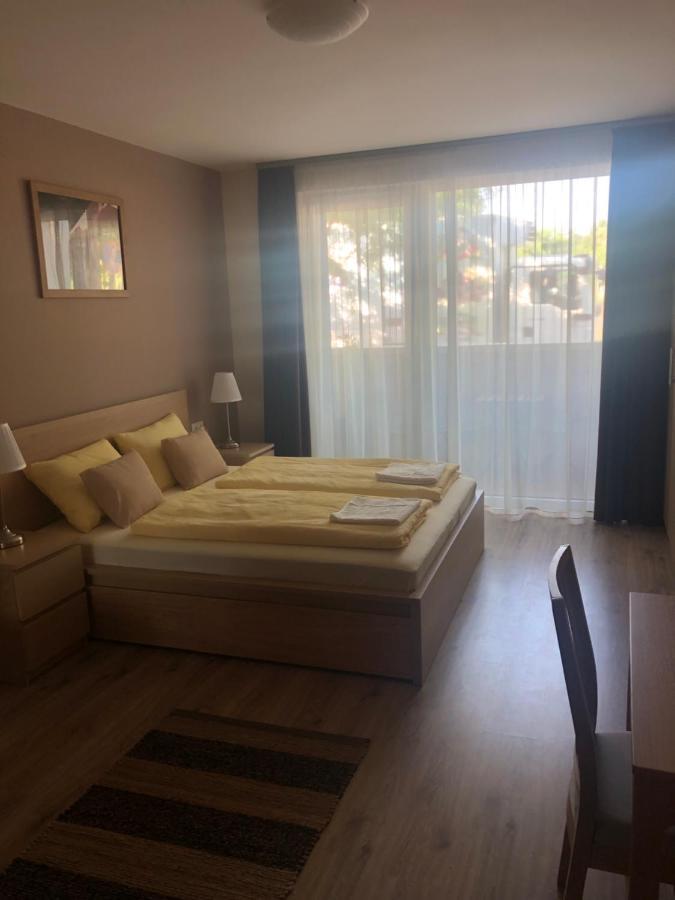 Castellum Apartmanhaz Gyula Exterior photo