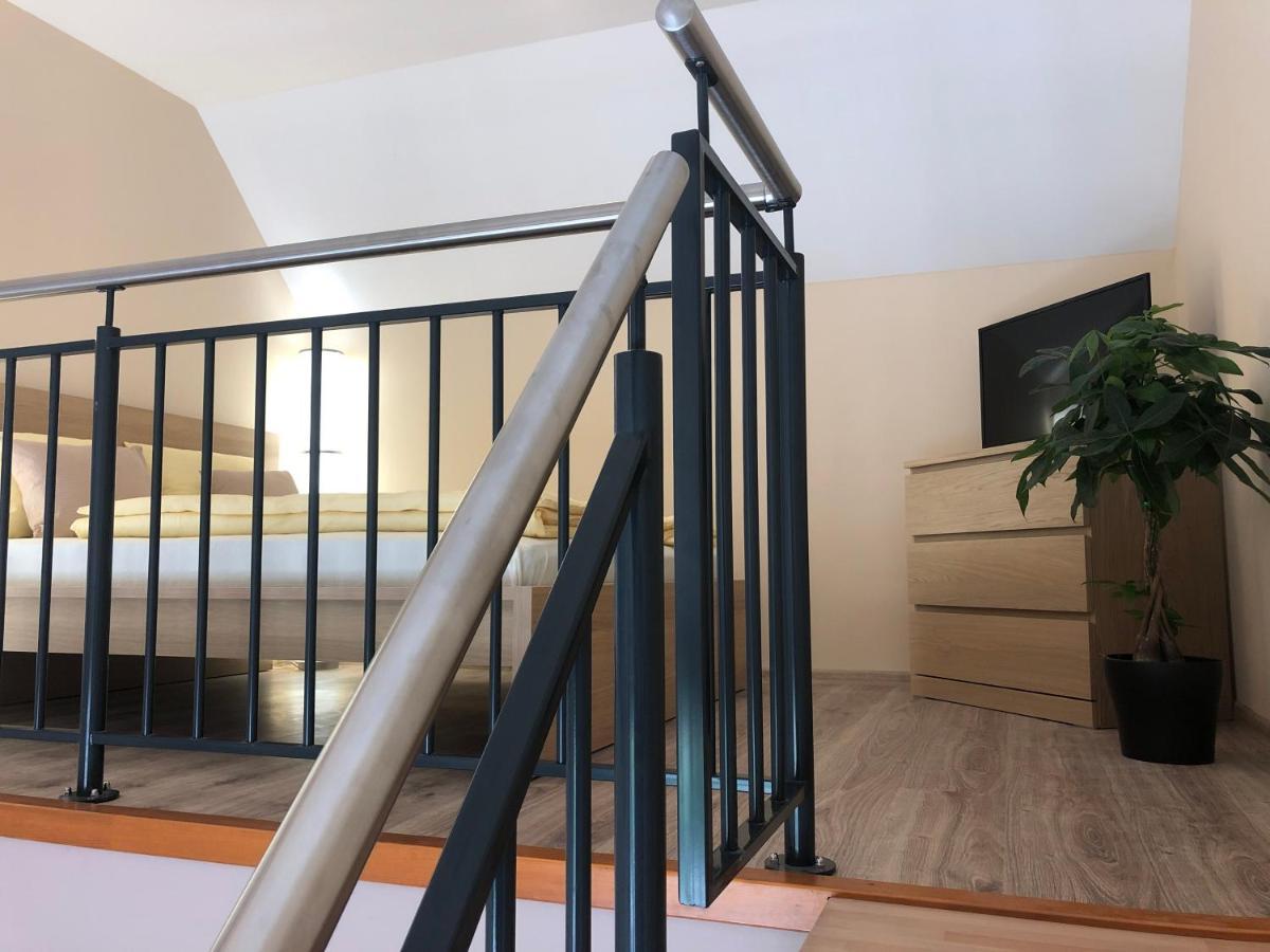 Castellum Apartmanhaz Gyula Exterior photo