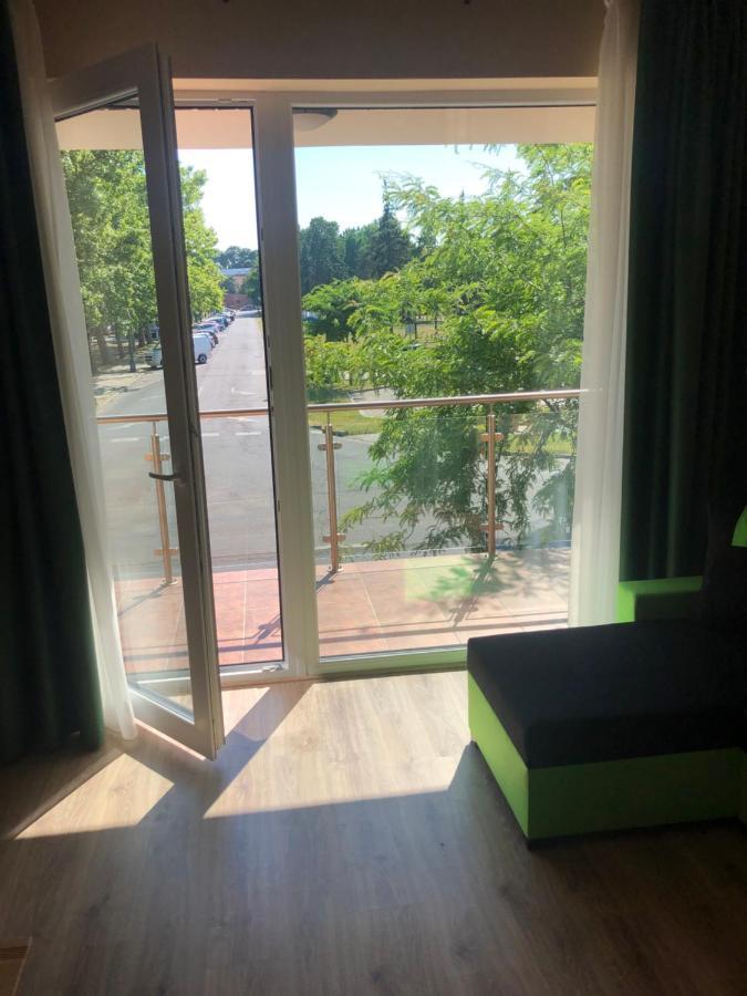 Castellum Apartmanhaz Gyula Exterior photo