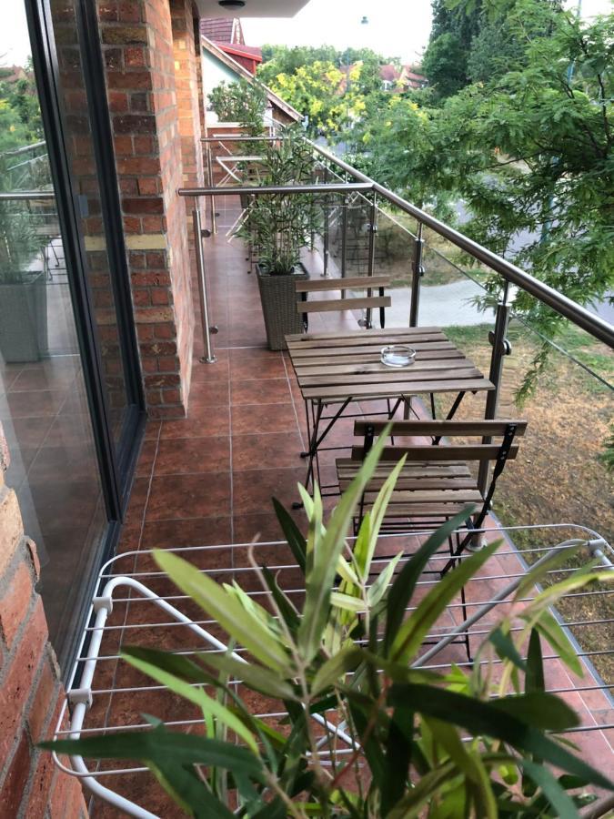 Castellum Apartmanhaz Gyula Exterior photo